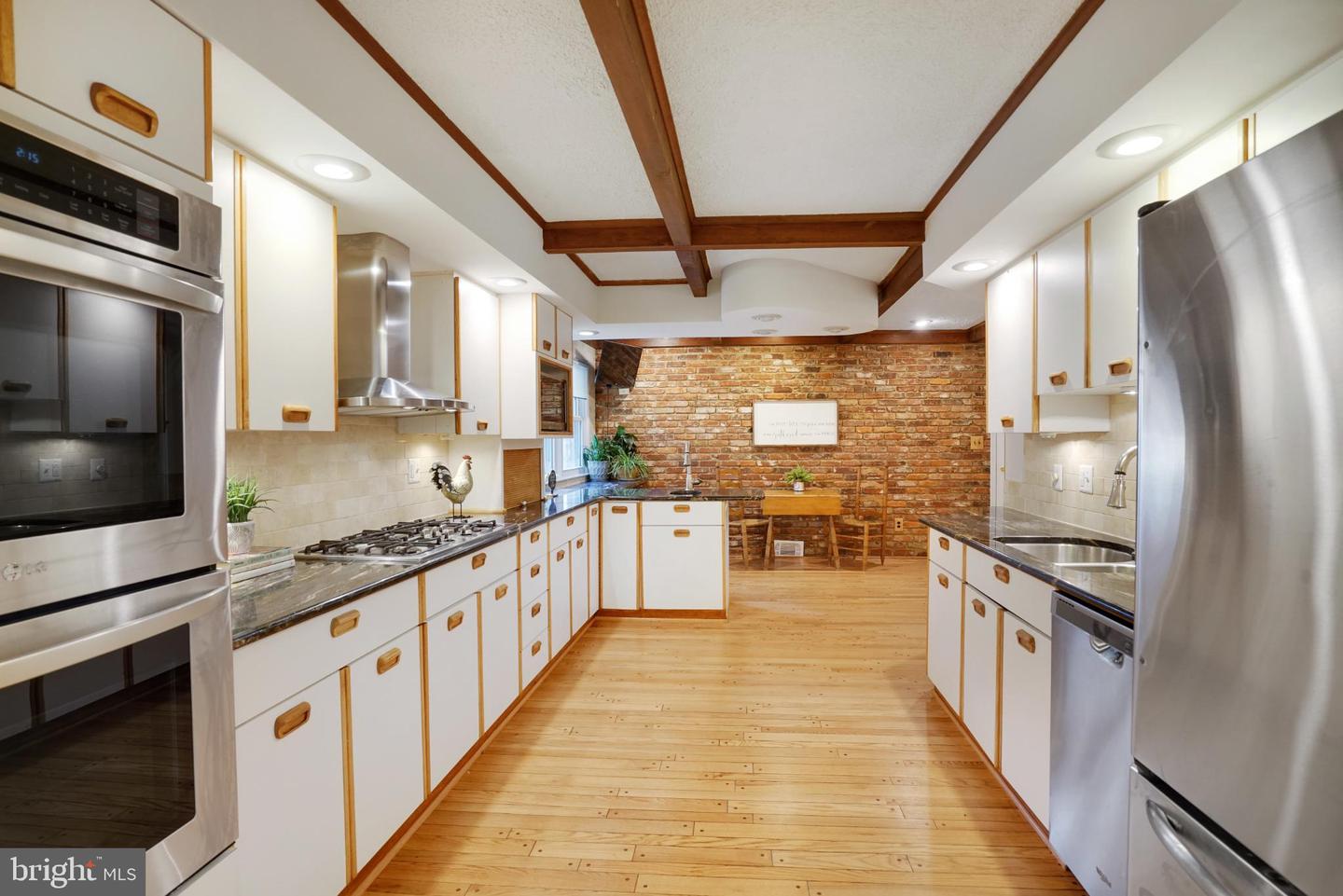 4217 N VALIANT CT, ANNANDALE, Virginia 22003, 4 Bedrooms Bedrooms, 14 Rooms Rooms,3 BathroomsBathrooms,Residential,For sale,4217 N VALIANT CT,VAFX2273644 MLS # VAFX2273644