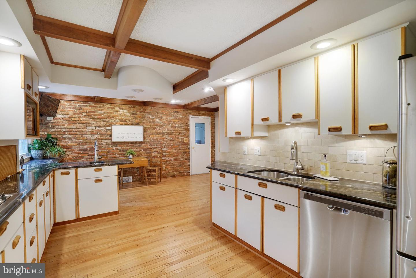 4217 N VALIANT CT, ANNANDALE, Virginia 22003, 4 Bedrooms Bedrooms, 14 Rooms Rooms,3 BathroomsBathrooms,Residential,For sale,4217 N VALIANT CT,VAFX2273644 MLS # VAFX2273644