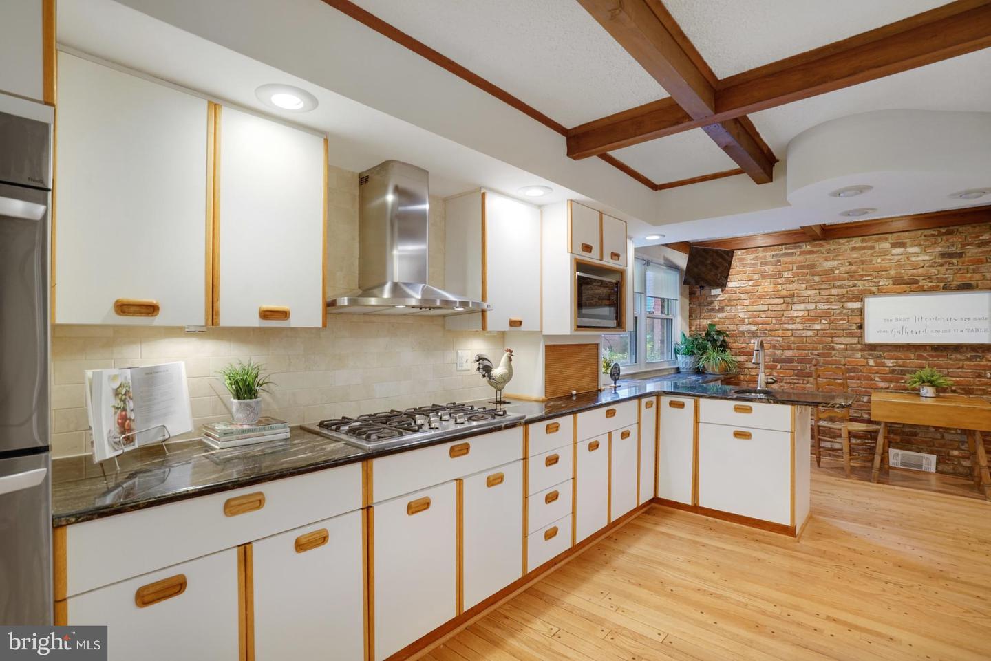 4217 N VALIANT CT, ANNANDALE, Virginia 22003, 4 Bedrooms Bedrooms, 14 Rooms Rooms,3 BathroomsBathrooms,Residential,For sale,4217 N VALIANT CT,VAFX2273644 MLS # VAFX2273644