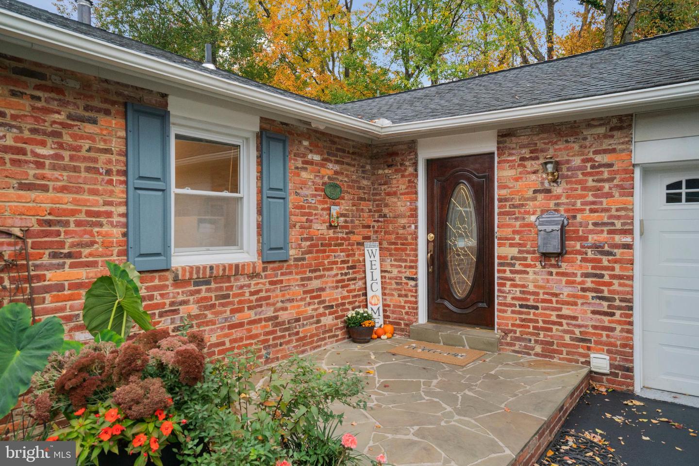 4217 N VALIANT CT, ANNANDALE, Virginia 22003, 4 Bedrooms Bedrooms, 14 Rooms Rooms,3 BathroomsBathrooms,Residential,For sale,4217 N VALIANT CT,VAFX2273644 MLS # VAFX2273644