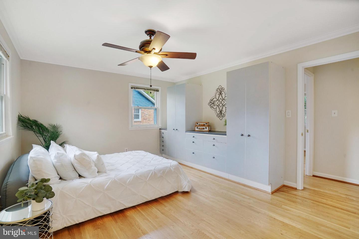 4217 N VALIANT CT, ANNANDALE, Virginia 22003, 4 Bedrooms Bedrooms, 14 Rooms Rooms,3 BathroomsBathrooms,Residential,For sale,4217 N VALIANT CT,VAFX2273644 MLS # VAFX2273644