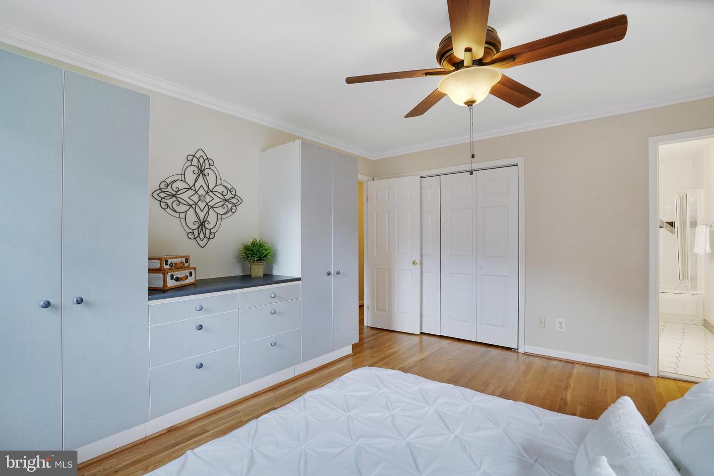 4217 N VALIANT CT, ANNANDALE, Virginia 22003, 4 Bedrooms Bedrooms, 14 Rooms Rooms,3 BathroomsBathrooms,Residential,For sale,4217 N VALIANT CT,VAFX2273644 MLS # VAFX2273644