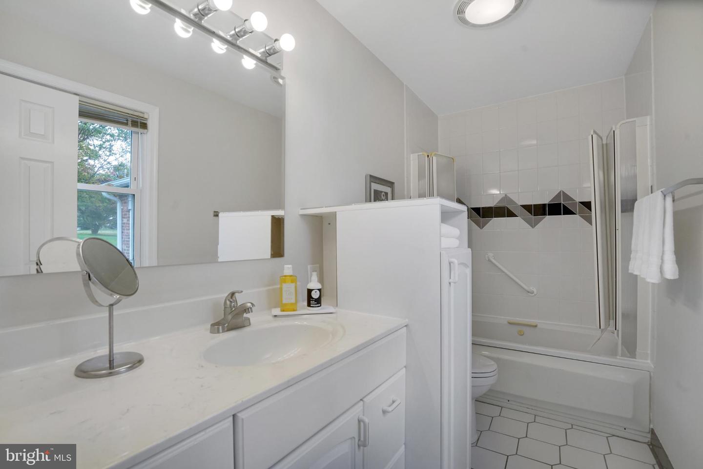 4217 N VALIANT CT, ANNANDALE, Virginia 22003, 4 Bedrooms Bedrooms, 14 Rooms Rooms,3 BathroomsBathrooms,Residential,For sale,4217 N VALIANT CT,VAFX2273644 MLS # VAFX2273644