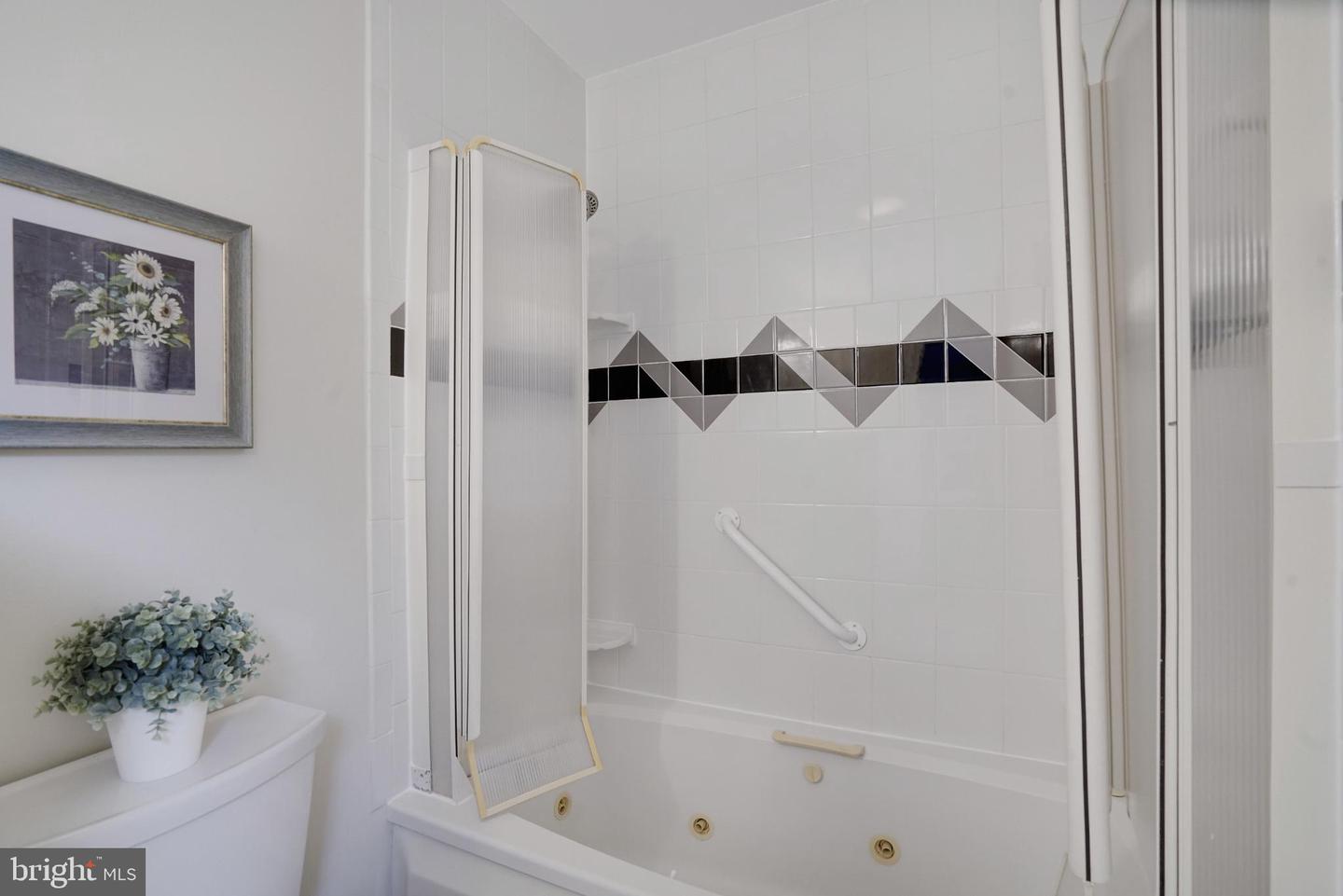 4217 N VALIANT CT, ANNANDALE, Virginia 22003, 4 Bedrooms Bedrooms, 14 Rooms Rooms,3 BathroomsBathrooms,Residential,For sale,4217 N VALIANT CT,VAFX2273644 MLS # VAFX2273644