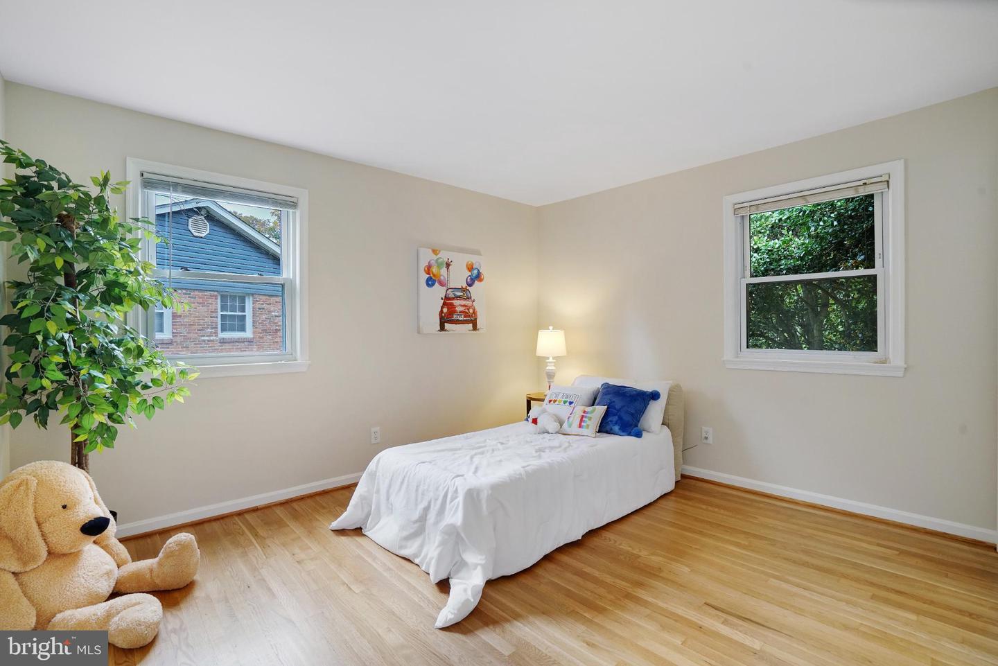 4217 N VALIANT CT, ANNANDALE, Virginia 22003, 4 Bedrooms Bedrooms, 14 Rooms Rooms,3 BathroomsBathrooms,Residential,For sale,4217 N VALIANT CT,VAFX2273644 MLS # VAFX2273644