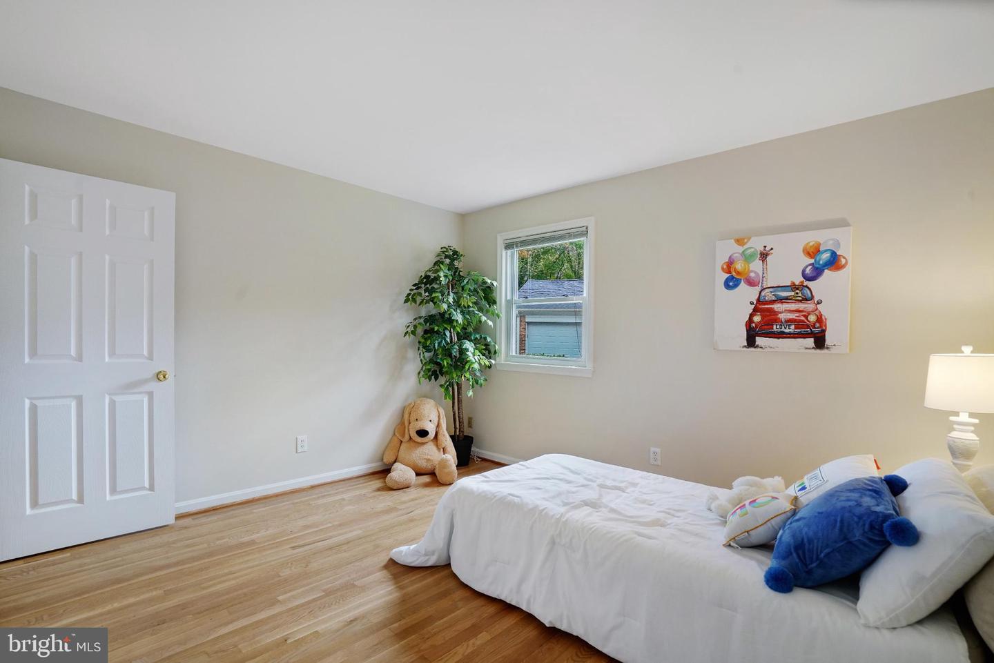 4217 N VALIANT CT, ANNANDALE, Virginia 22003, 4 Bedrooms Bedrooms, 14 Rooms Rooms,3 BathroomsBathrooms,Residential,For sale,4217 N VALIANT CT,VAFX2273644 MLS # VAFX2273644