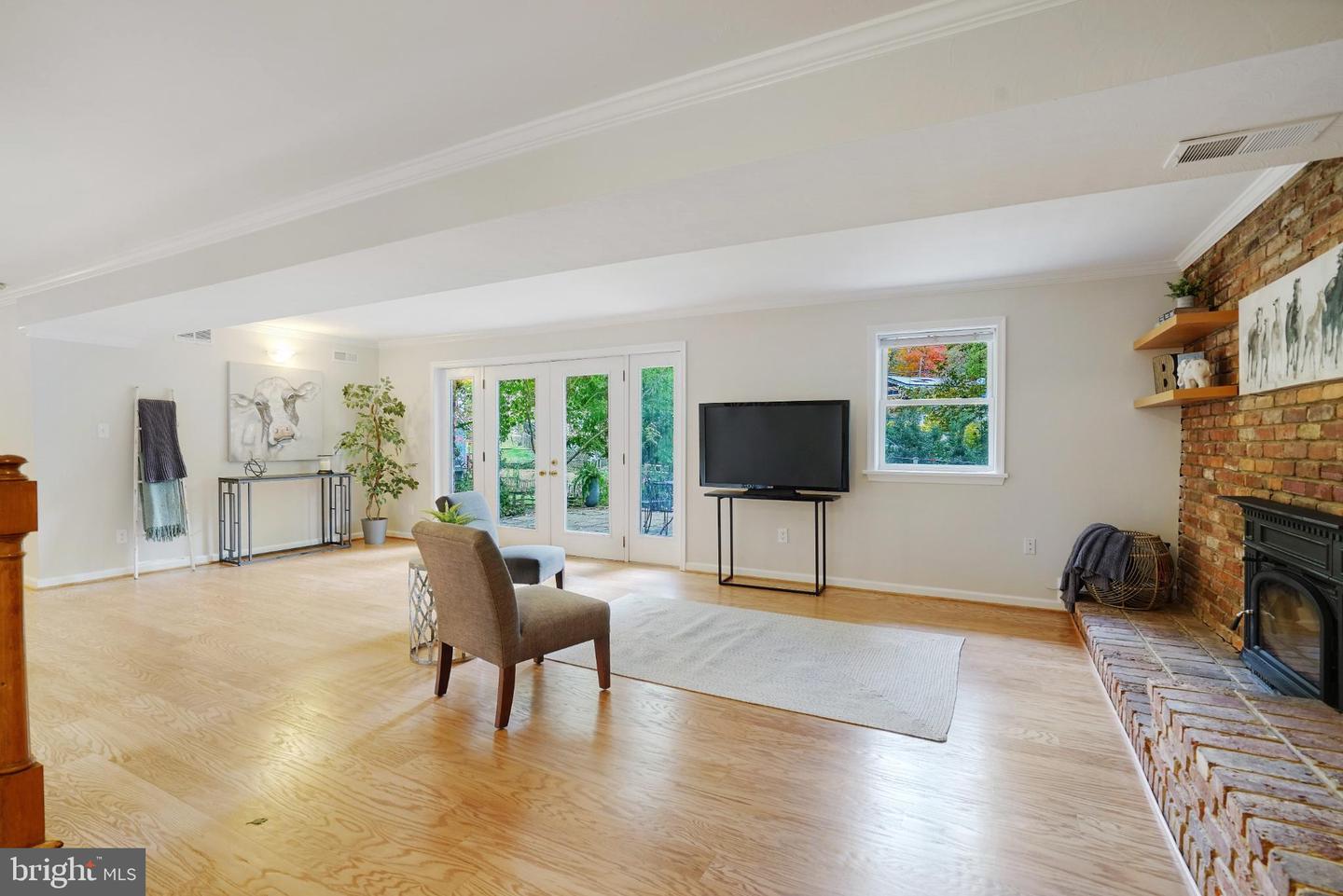 4217 N VALIANT CT, ANNANDALE, Virginia 22003, 4 Bedrooms Bedrooms, 14 Rooms Rooms,3 BathroomsBathrooms,Residential,For sale,4217 N VALIANT CT,VAFX2273644 MLS # VAFX2273644