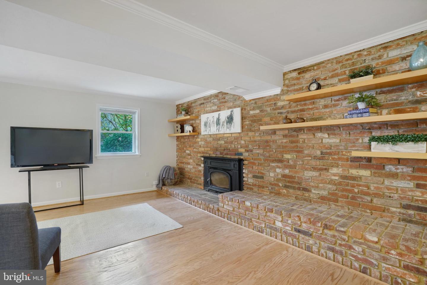 4217 N VALIANT CT, ANNANDALE, Virginia 22003, 4 Bedrooms Bedrooms, 14 Rooms Rooms,3 BathroomsBathrooms,Residential,For sale,4217 N VALIANT CT,VAFX2273644 MLS # VAFX2273644