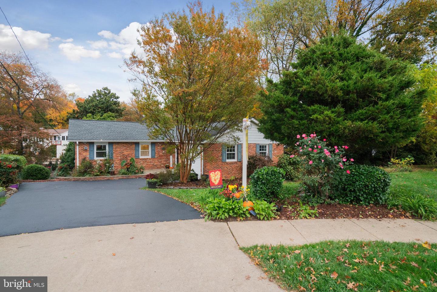 4217 N VALIANT CT, ANNANDALE, Virginia 22003, 4 Bedrooms Bedrooms, 14 Rooms Rooms,3 BathroomsBathrooms,Residential,For sale,4217 N VALIANT CT,VAFX2273644 MLS # VAFX2273644