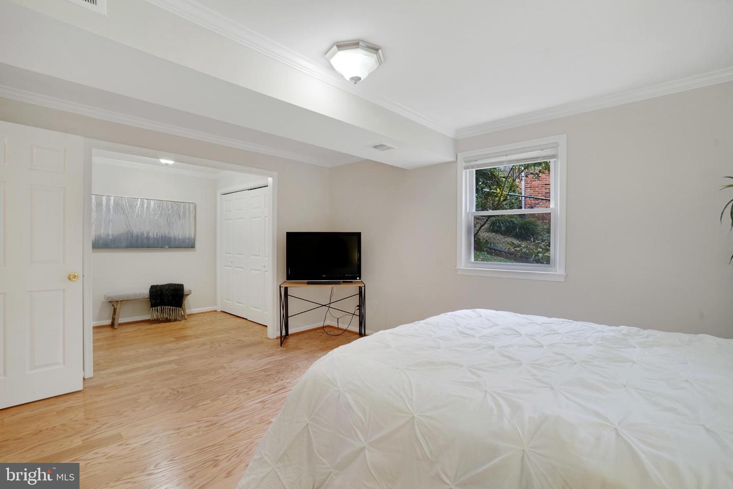 4217 N VALIANT CT, ANNANDALE, Virginia 22003, 4 Bedrooms Bedrooms, 14 Rooms Rooms,3 BathroomsBathrooms,Residential,For sale,4217 N VALIANT CT,VAFX2273644 MLS # VAFX2273644