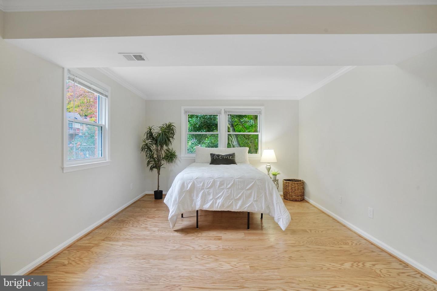 4217 N VALIANT CT, ANNANDALE, Virginia 22003, 4 Bedrooms Bedrooms, 14 Rooms Rooms,3 BathroomsBathrooms,Residential,For sale,4217 N VALIANT CT,VAFX2273644 MLS # VAFX2273644