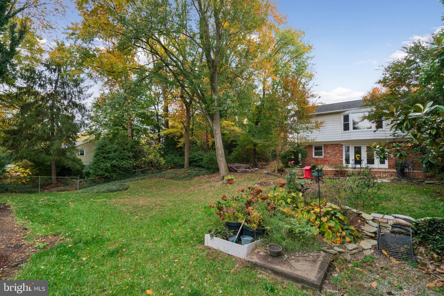 4217 N VALIANT CT, ANNANDALE, Virginia 22003, 4 Bedrooms Bedrooms, 14 Rooms Rooms,3 BathroomsBathrooms,Residential,For sale,4217 N VALIANT CT,VAFX2273644 MLS # VAFX2273644