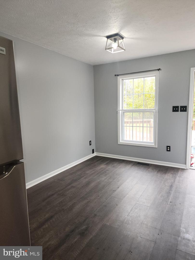 9620 MOHAWK DR, KING GEORGE, Virginia 22485, 3 Bedrooms Bedrooms, 5 Rooms Rooms,1 BathroomBathrooms,Residential,For sale,9620 MOHAWK DR,VAKG2007140 MLS # VAKG2007140