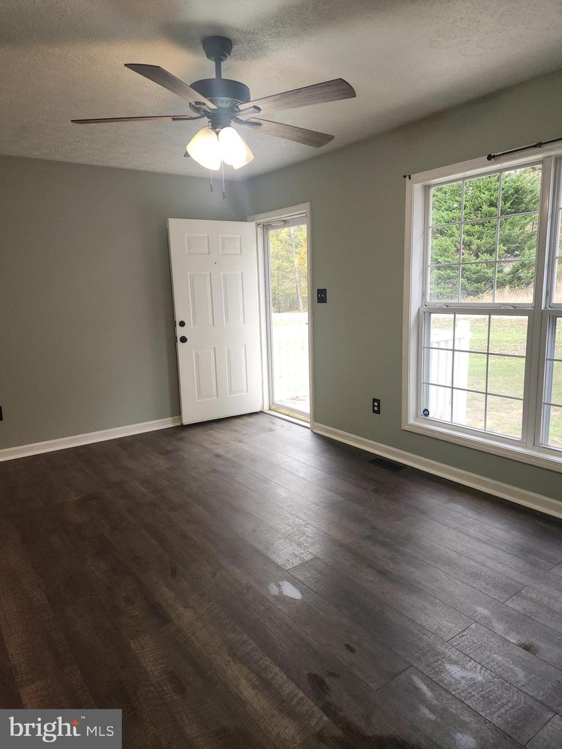 9620 MOHAWK DR, KING GEORGE, Virginia 22485, 3 Bedrooms Bedrooms, 5 Rooms Rooms,1 BathroomBathrooms,Residential,For sale,9620 MOHAWK DR,VAKG2007140 MLS # VAKG2007140