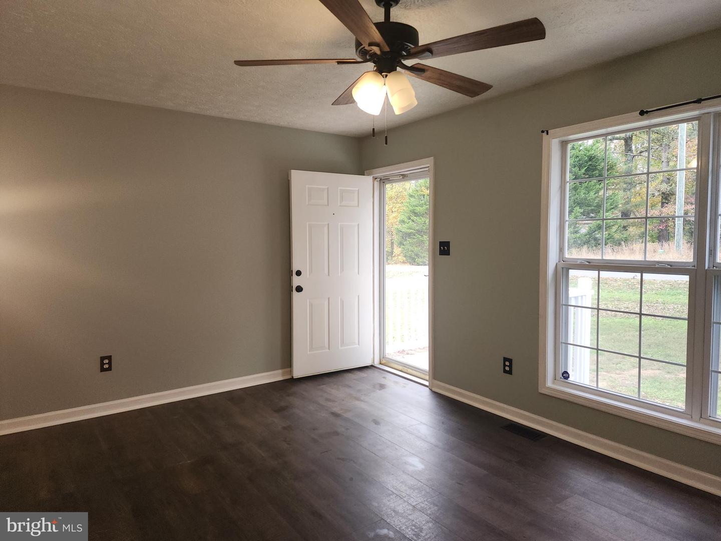 9620 MOHAWK DR, KING GEORGE, Virginia 22485, 3 Bedrooms Bedrooms, 5 Rooms Rooms,1 BathroomBathrooms,Residential,For sale,9620 MOHAWK DR,VAKG2007140 MLS # VAKG2007140