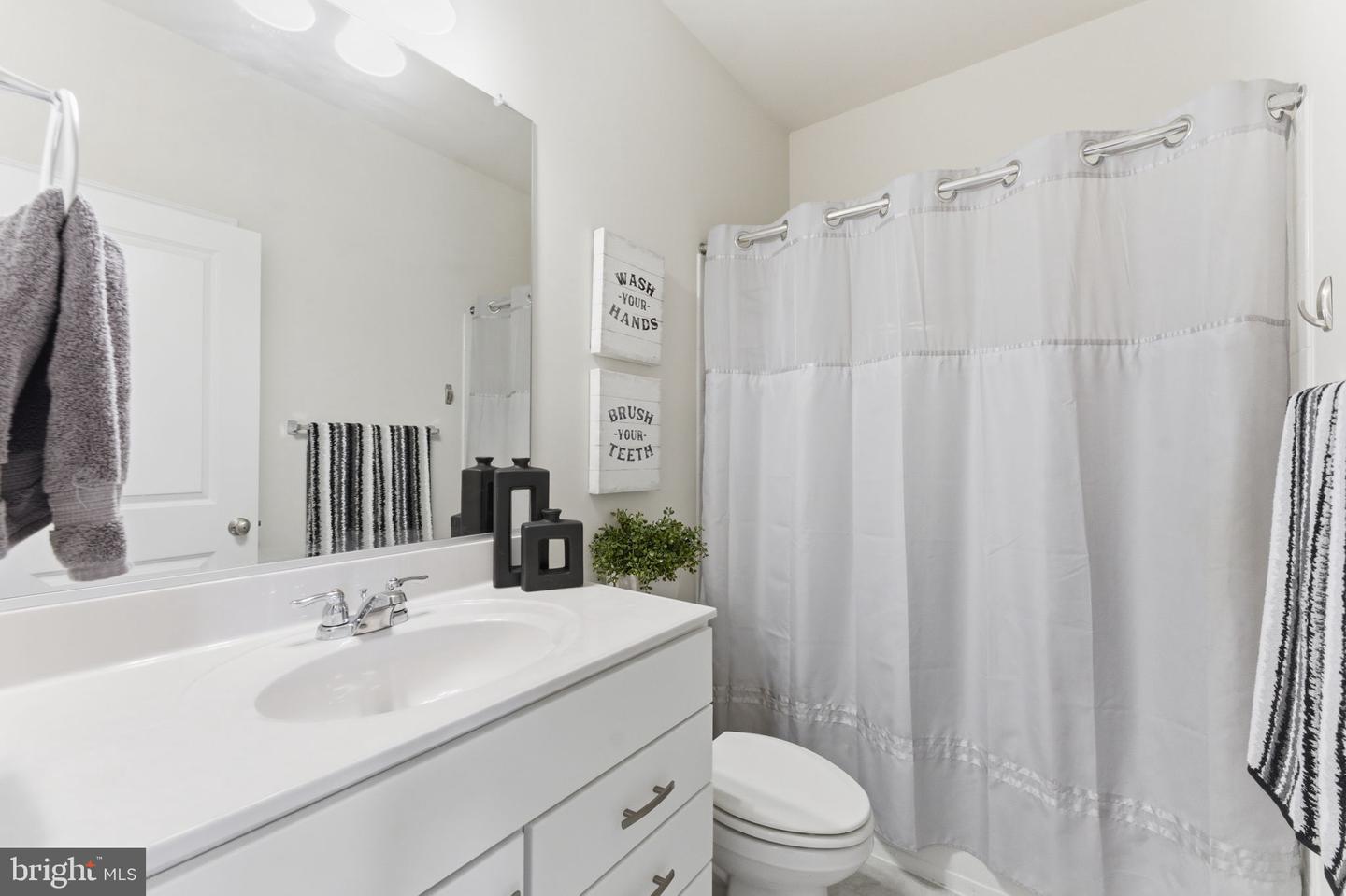 9524 BARNES LOOP, MANASSAS, Virginia 20110, 4 Bedrooms Bedrooms, ,3 BathroomsBathrooms,Residential,For sale,9524 BARNES LOOP,VAMN2009498 MLS # VAMN2009498