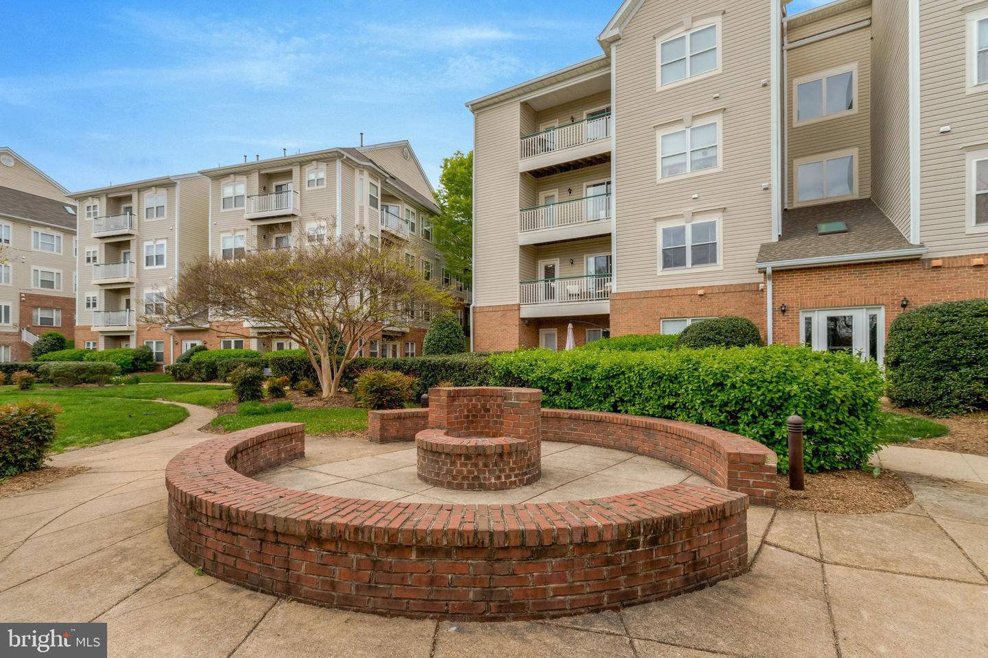 6547 GRANGE LN #104, ALEXANDRIA, Virginia 22315, 2 Bedrooms Bedrooms, ,2 BathroomsBathrooms,Residential,For sale,6547 GRANGE LN #104,VAFX2274634 MLS # VAFX2274634