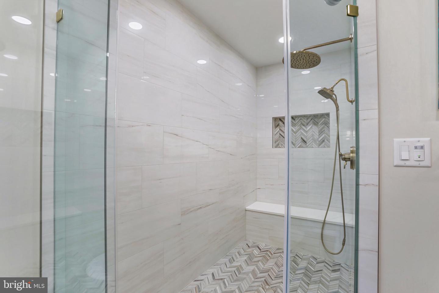 11620 LEEHIGH DR, FAIRFAX, Virginia 22030, 5 Bedrooms Bedrooms, ,4 BathroomsBathrooms,Residential,For sale,11620 LEEHIGH DR,VAFX2274970 MLS # VAFX2274970