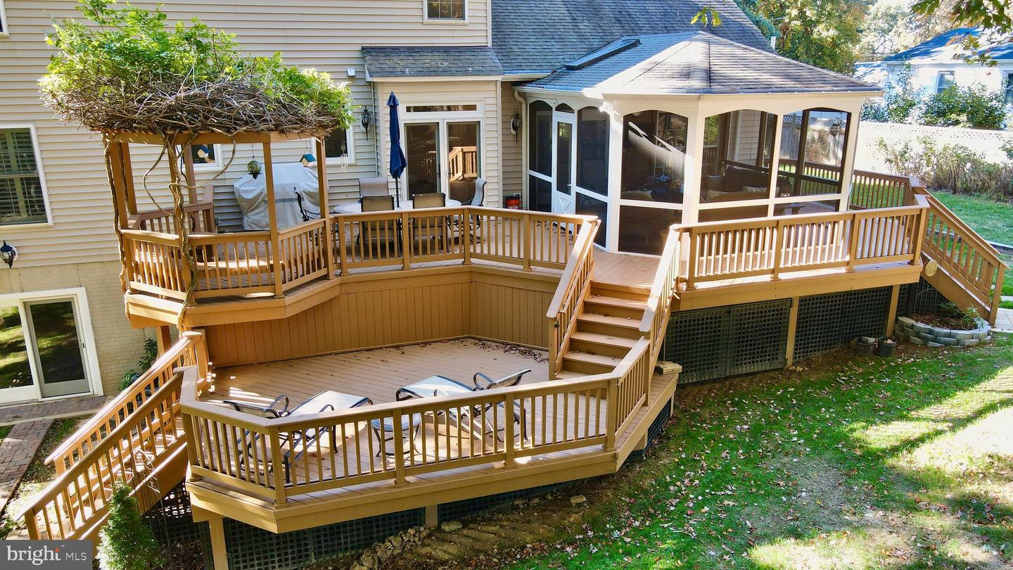 11620 LEEHIGH DR, FAIRFAX, Virginia 22030, 5 Bedrooms Bedrooms, ,4 BathroomsBathrooms,Residential,For sale,11620 LEEHIGH DR,VAFX2274970 MLS # VAFX2274970