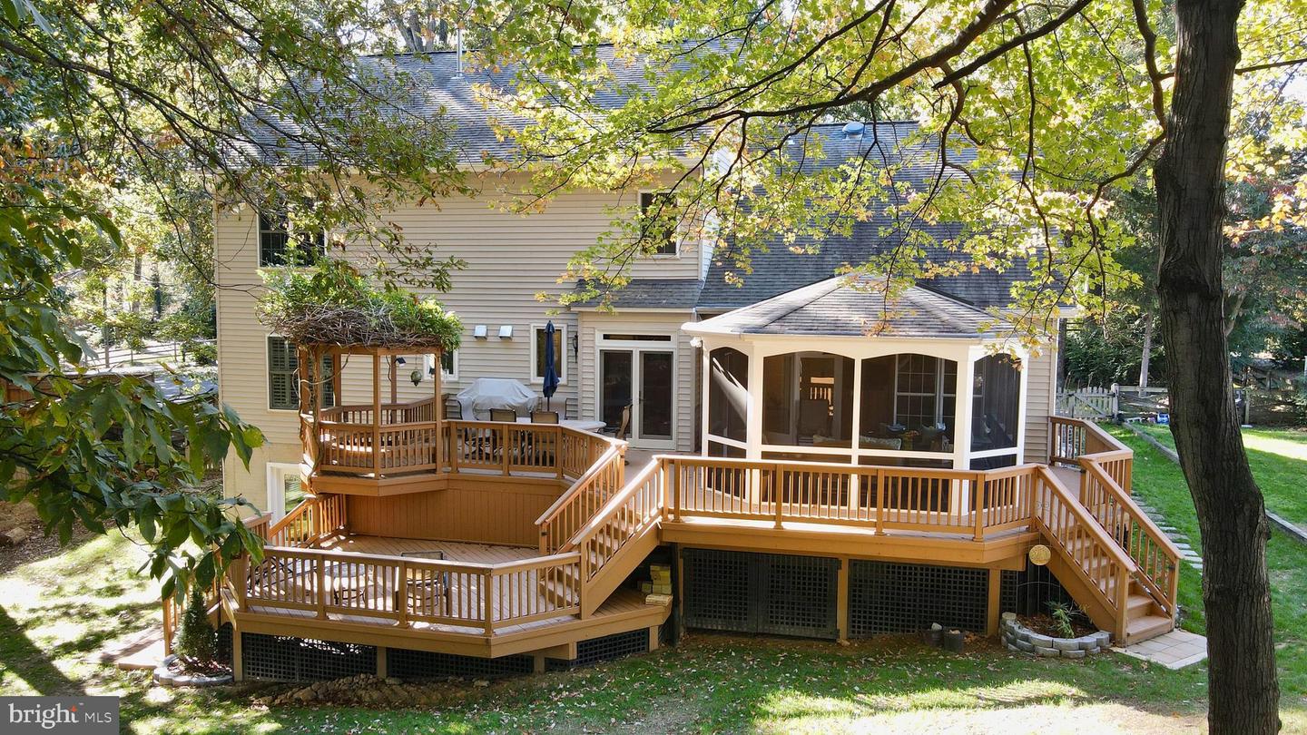 11620 LEEHIGH DR, FAIRFAX, Virginia 22030, 5 Bedrooms Bedrooms, ,4 BathroomsBathrooms,Residential,For sale,11620 LEEHIGH DR,VAFX2274970 MLS # VAFX2274970