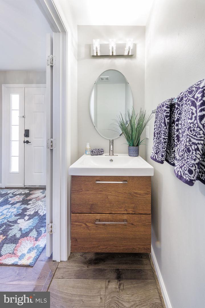 26134 LANDS END DR, CHANTILLY, Virginia 20152, 3 Bedrooms Bedrooms, ,2 BathroomsBathrooms,Residential,For sale,26134 LANDS END DR,VALO2109348 MLS # VALO2109348