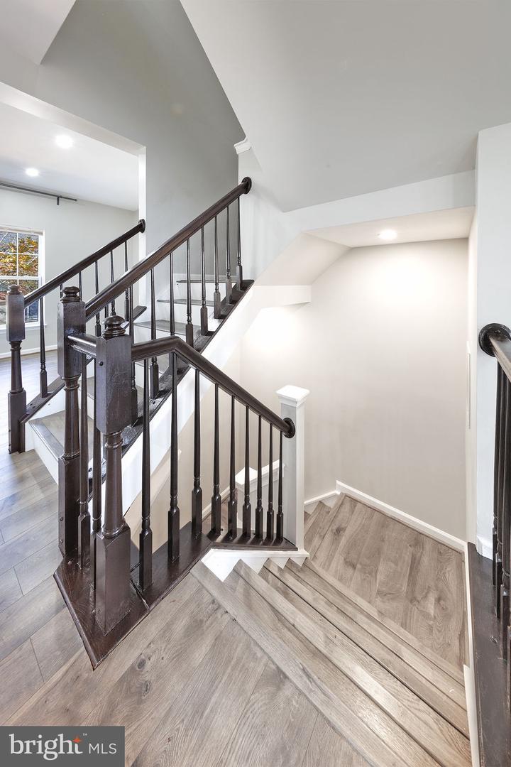 26134 LANDS END DR, CHANTILLY, Virginia 20152, 3 Bedrooms Bedrooms, ,2 BathroomsBathrooms,Residential,For sale,26134 LANDS END DR,VALO2109348 MLS # VALO2109348