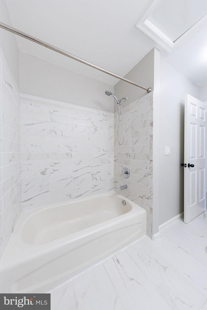 26134 LANDS END DR, CHANTILLY, Virginia 20152, 3 Bedrooms Bedrooms, ,2 BathroomsBathrooms,Residential,For sale,26134 LANDS END DR,VALO2109348 MLS # VALO2109348