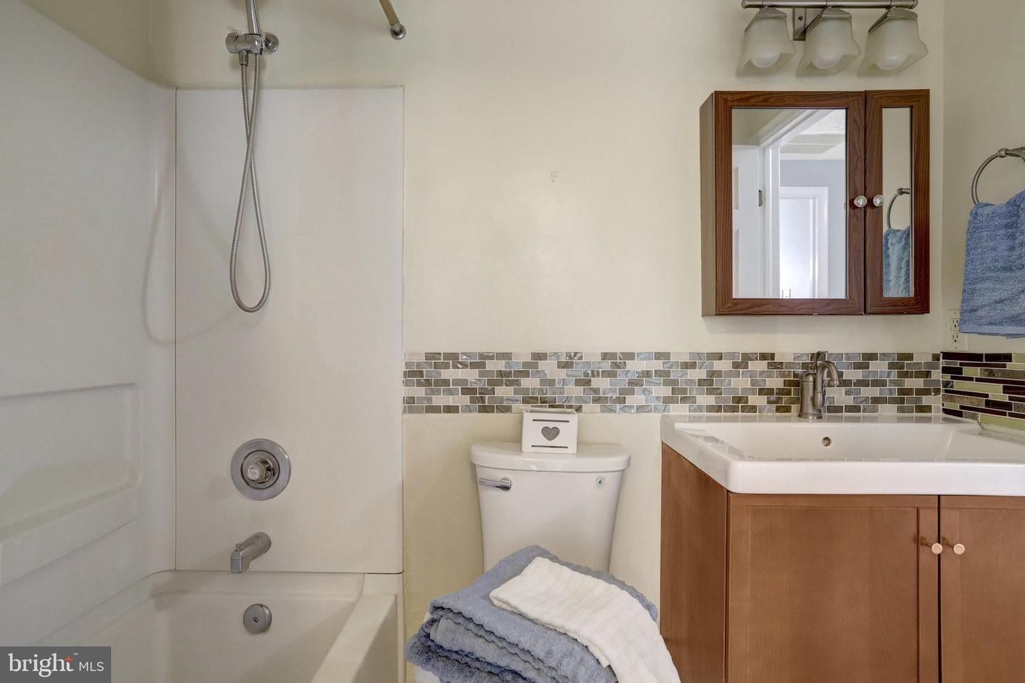 8542 BLUE ROCK LN, LORTON, Virginia 22079, 2 Bedrooms Bedrooms, ,2 BathroomsBathrooms,Residential,For sale,8542 BLUE ROCK LN,VAFX2275454 MLS # VAFX2275454