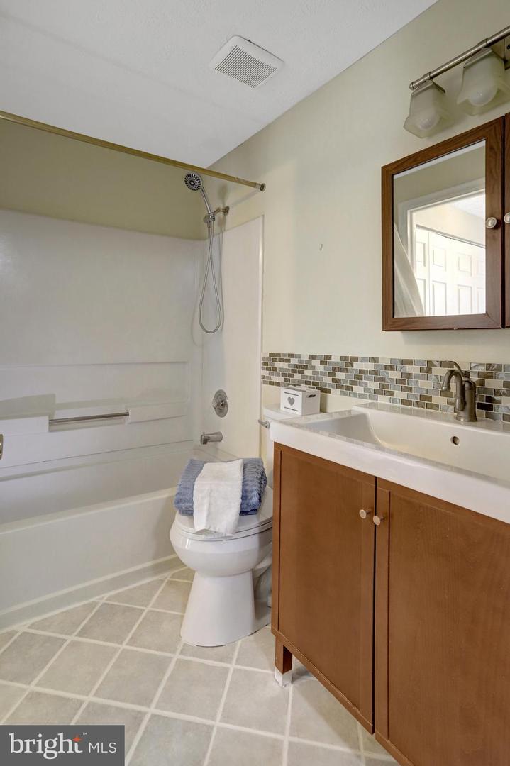 8542 BLUE ROCK LN, LORTON, Virginia 22079, 2 Bedrooms Bedrooms, ,2 BathroomsBathrooms,Residential,For sale,8542 BLUE ROCK LN,VAFX2275454 MLS # VAFX2275454