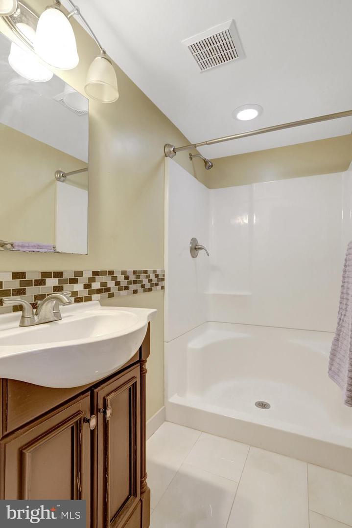 8542 BLUE ROCK LN, LORTON, Virginia 22079, 2 Bedrooms Bedrooms, ,2 BathroomsBathrooms,Residential,For sale,8542 BLUE ROCK LN,VAFX2275454 MLS # VAFX2275454