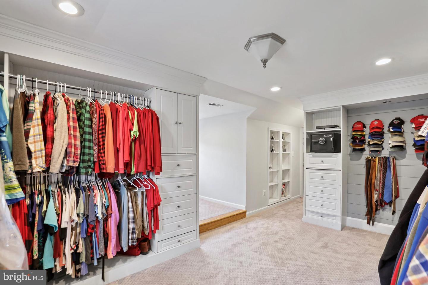 11102 FAIRFAX STATION RD, FAIRFAX STATION, Virginia 22039, 4 Bedrooms Bedrooms, ,3 BathroomsBathrooms,Residential,For sale,11102 FAIRFAX STATION RD,VAFX2275178 MLS # VAFX2275178