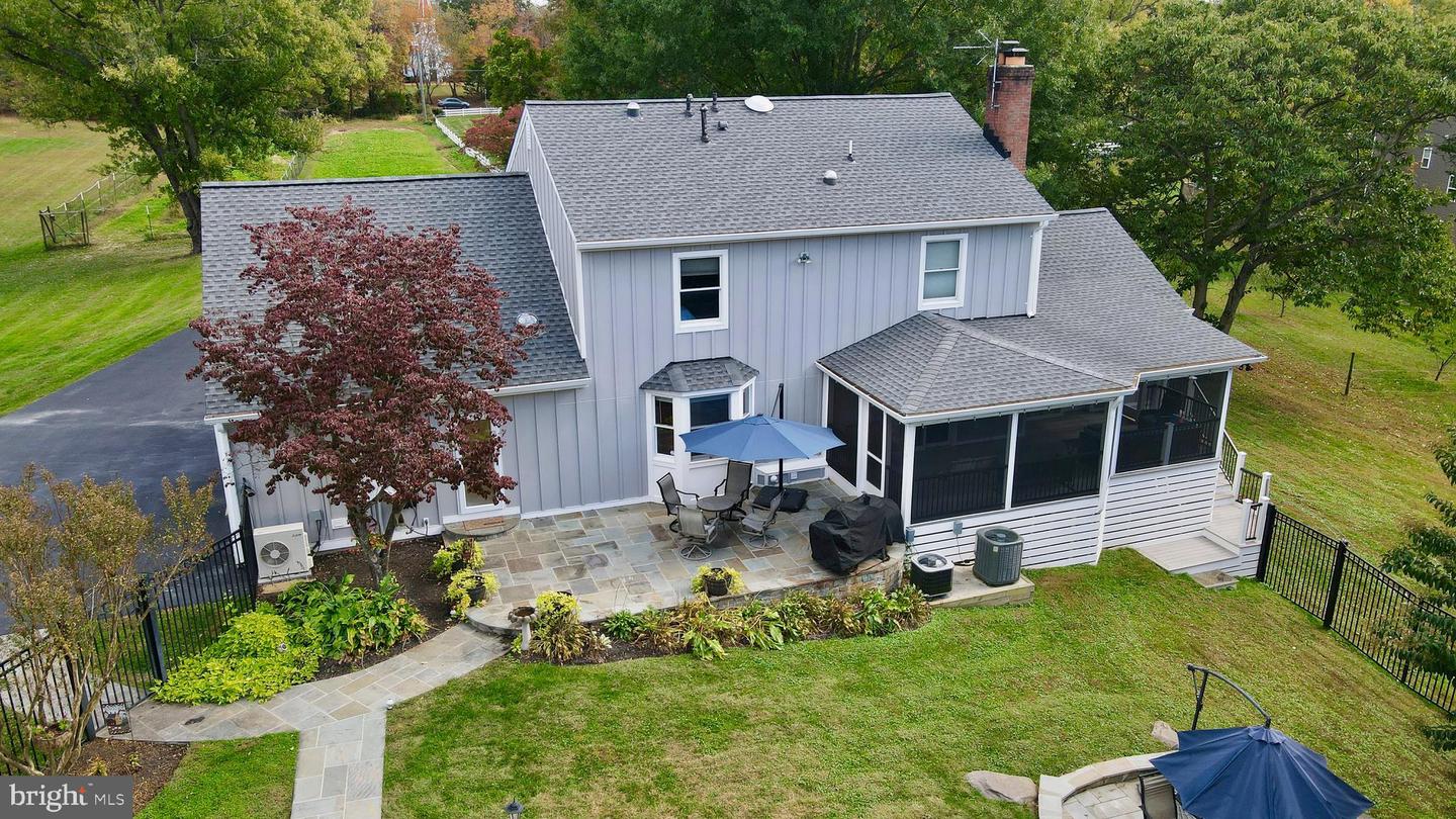 11102 FAIRFAX STATION RD, FAIRFAX STATION, Virginia 22039, 4 Bedrooms Bedrooms, ,3 BathroomsBathrooms,Residential,For sale,11102 FAIRFAX STATION RD,VAFX2275178 MLS # VAFX2275178