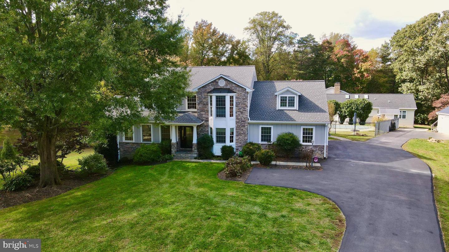 11102 FAIRFAX STATION RD, FAIRFAX STATION, Virginia 22039, 4 Bedrooms Bedrooms, ,3 BathroomsBathrooms,Residential,For sale,11102 FAIRFAX STATION RD,VAFX2275178 MLS # VAFX2275178