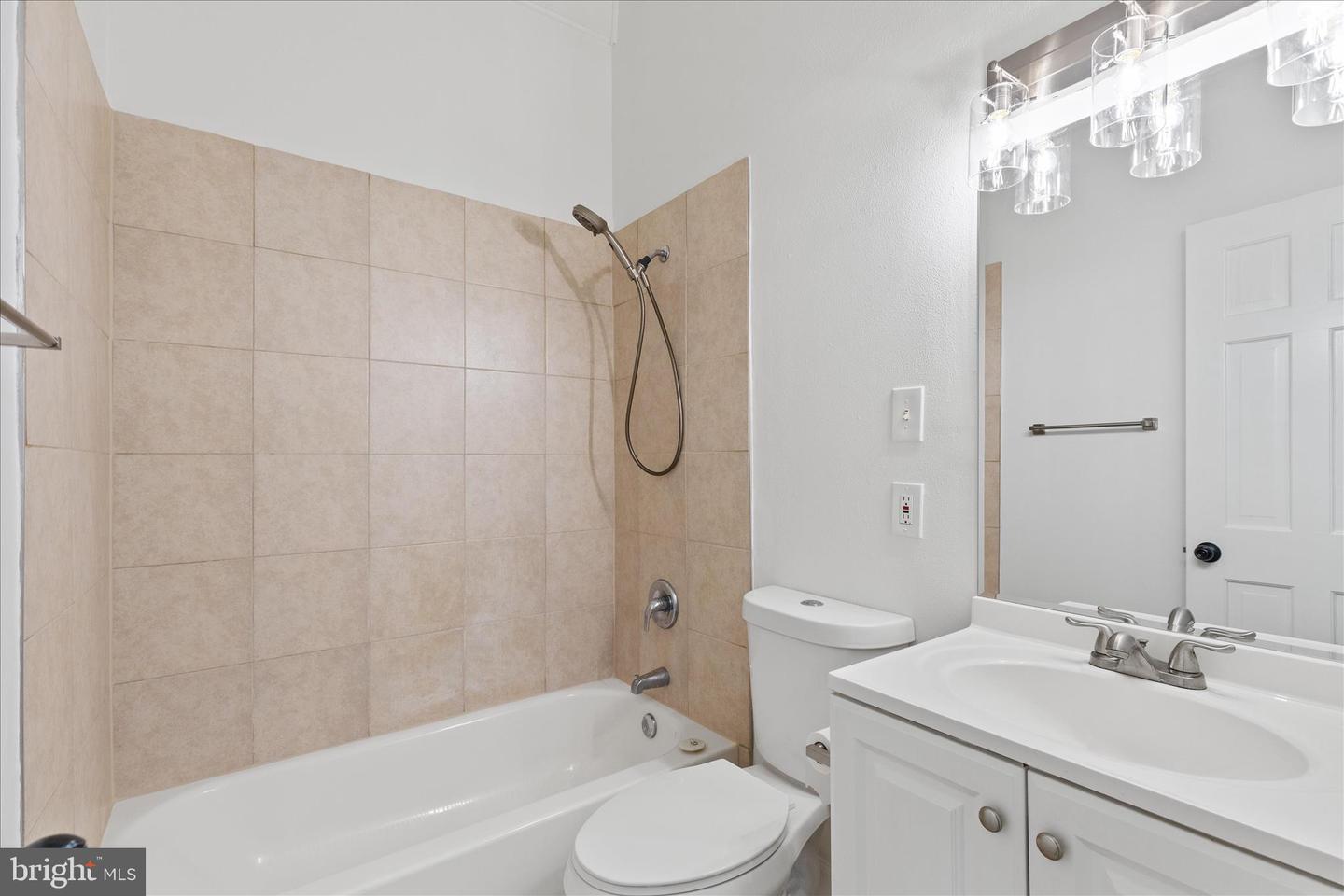 4317 AMERICANA DR #203, ANNANDALE, Virginia 22003, 2 Bedrooms Bedrooms, ,1 BathroomBathrooms,Residential,For sale,4317 AMERICANA DR #203,VAFX2276108 MLS # VAFX2276108 4317 AMERICANA DR #203, ANNANDALE, Virginia 22003, 2 Bedrooms Bedrooms, ,1 BathroomBathrooms,Residential,For sale,4317 AMERICANA DR #203,VAFX2276108 MLS # VAFX2276108