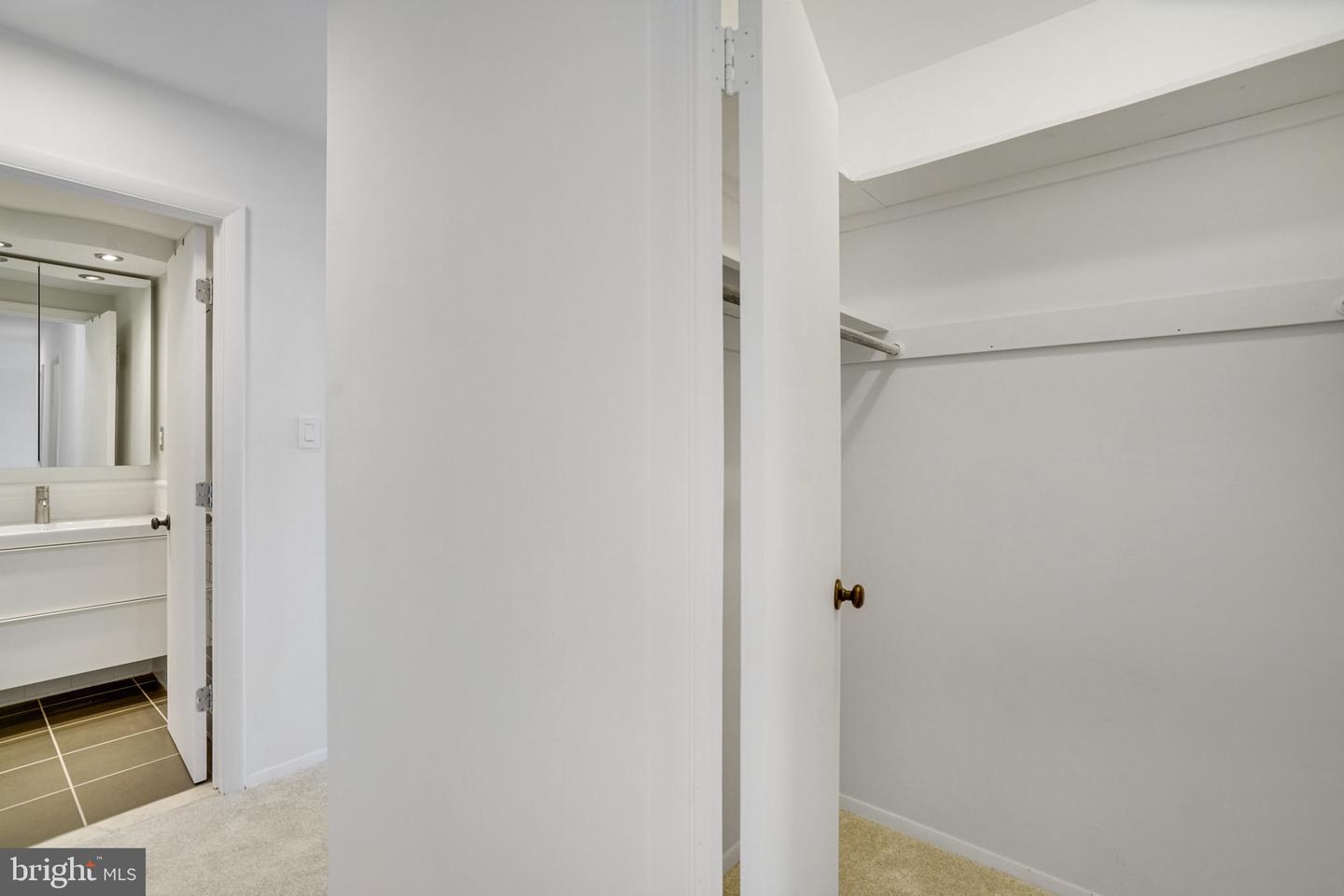 3245 RIO DR #901, FALLS CHURCH, Virginia 22041, 2 Bedrooms Bedrooms, ,2 BathroomsBathrooms,Residential,For sale,3245 RIO DR #901,VAFX2276774 MLS # VAFX2276774