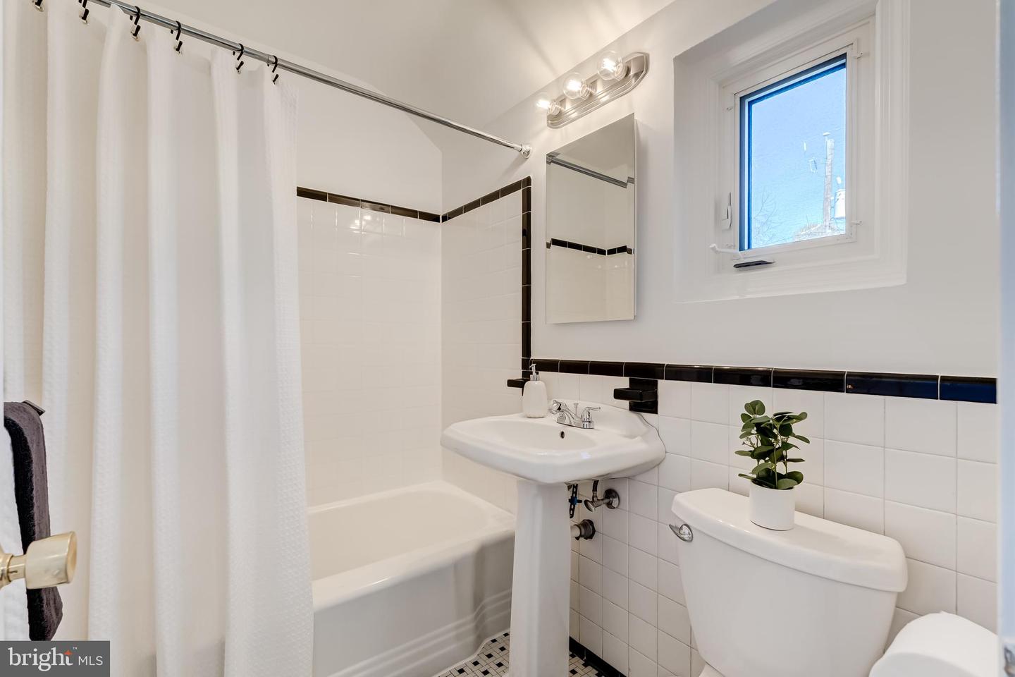 4841 1ST ST S, ARLINGTON, Virginia 22204, 3 Bedrooms Bedrooms, ,2 BathroomsBathrooms,Residential,For sale,4841 1ST ST S,VAAR2065498 MLS # VAAR2065498