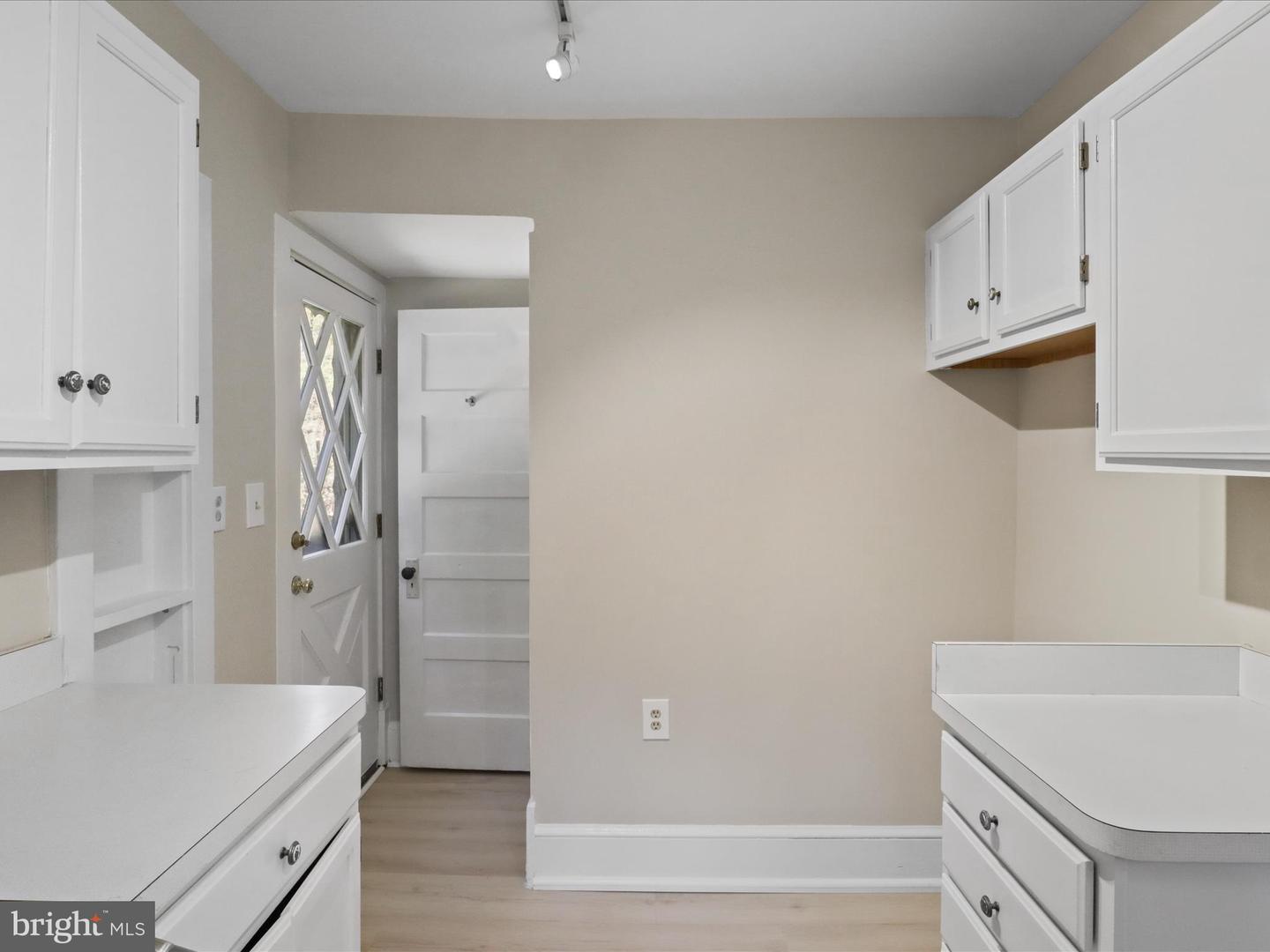 3851 2ND ST N, ARLINGTON, Virginia 22203, 2 Bedrooms Bedrooms, ,1 BathroomBathrooms,Residential,For sale,3851 2ND ST N,VAAR2065516 MLS # VAAR2065516