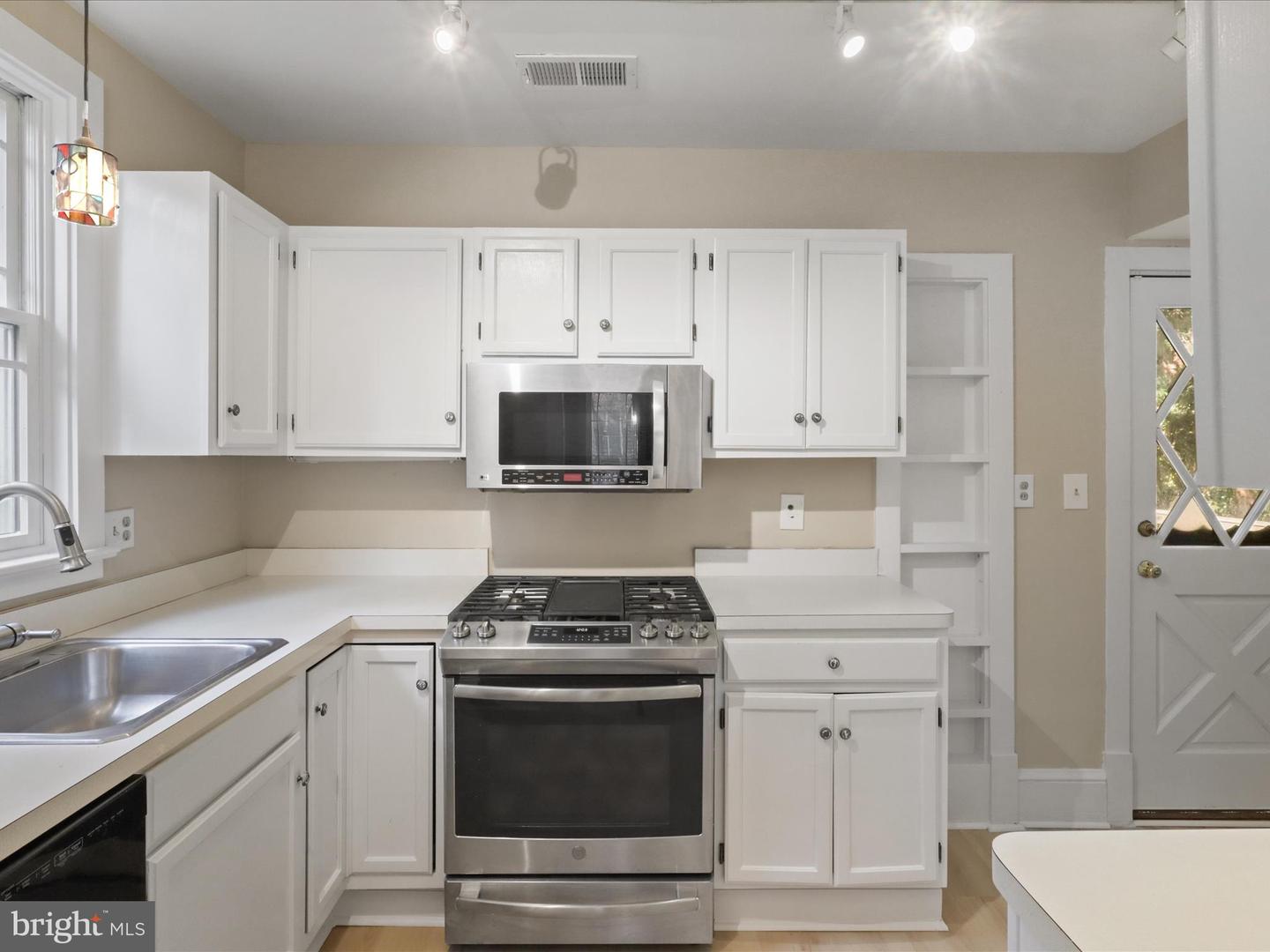 3851 2ND ST N, ARLINGTON, Virginia 22203, 2 Bedrooms Bedrooms, ,1 BathroomBathrooms,Residential,For sale,3851 2ND ST N,VAAR2065516 MLS # VAAR2065516