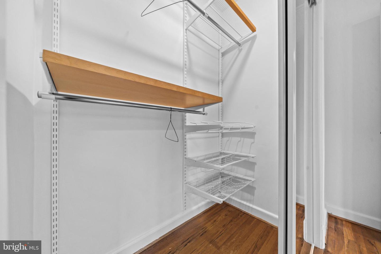 1400 S EDGEWOOD ST S #527, ARLINGTON, Virginia 22204, 2 Bedrooms Bedrooms, ,1 BathroomBathrooms,Residential,For sale,1400 S EDGEWOOD ST S #527,VAAR2065540 MLS # VAAR2065540