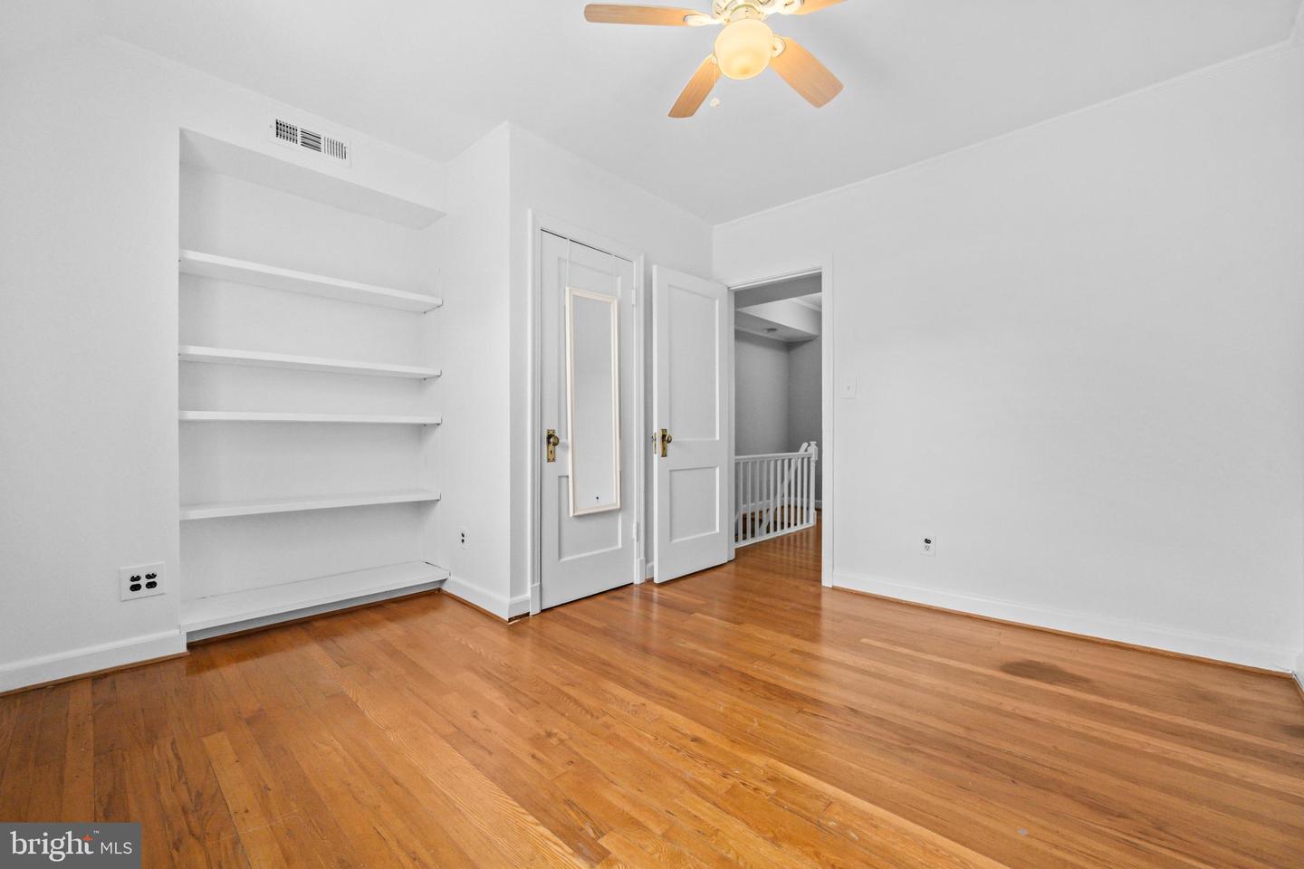 1400 S EDGEWOOD ST S #527, ARLINGTON, Virginia 22204, 2 Bedrooms Bedrooms, ,1 BathroomBathrooms,Residential,For sale,1400 S EDGEWOOD ST S #527,VAAR2065540 MLS # VAAR2065540