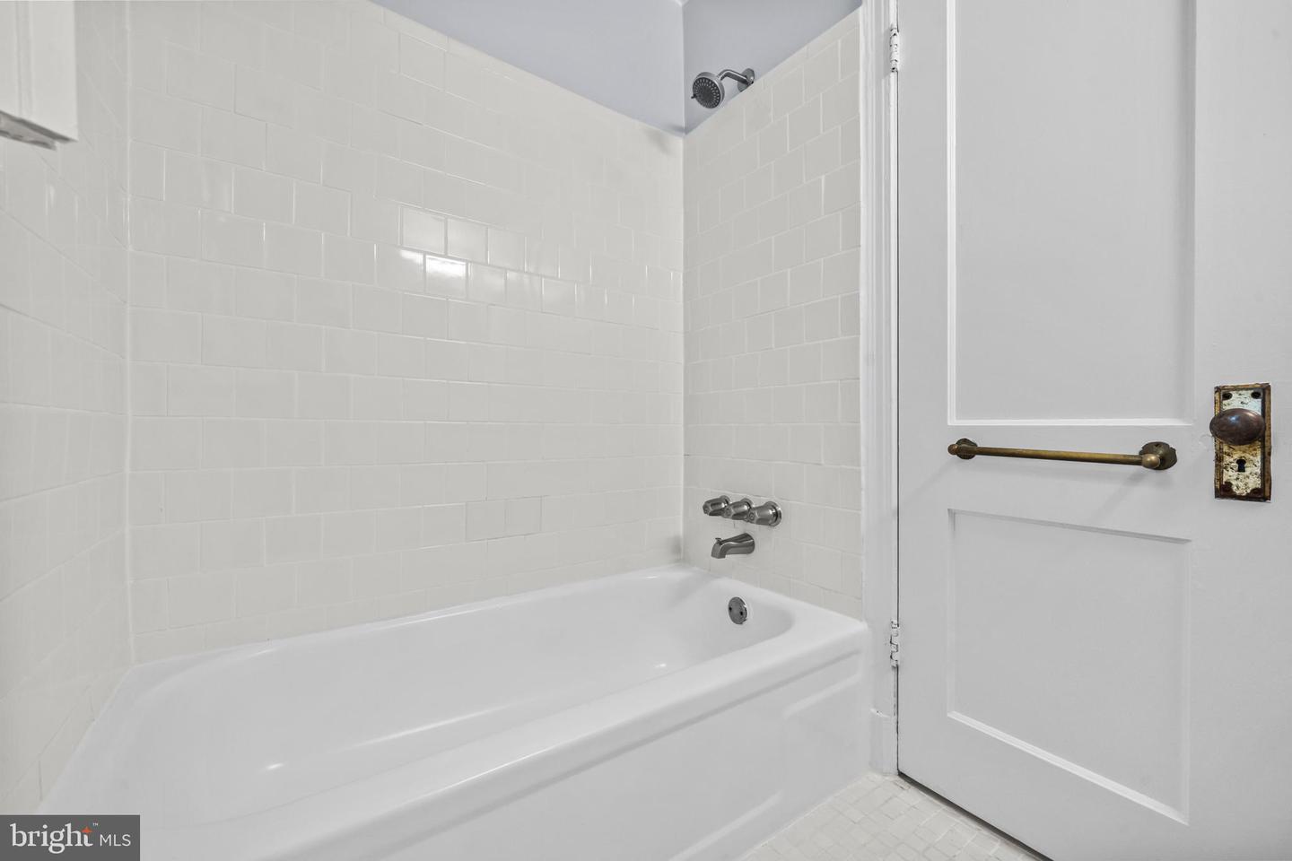 1400 S EDGEWOOD ST S #527, ARLINGTON, Virginia 22204, 2 Bedrooms Bedrooms, ,1 BathroomBathrooms,Residential,For sale,1400 S EDGEWOOD ST S #527,VAAR2065540 MLS # VAAR2065540
