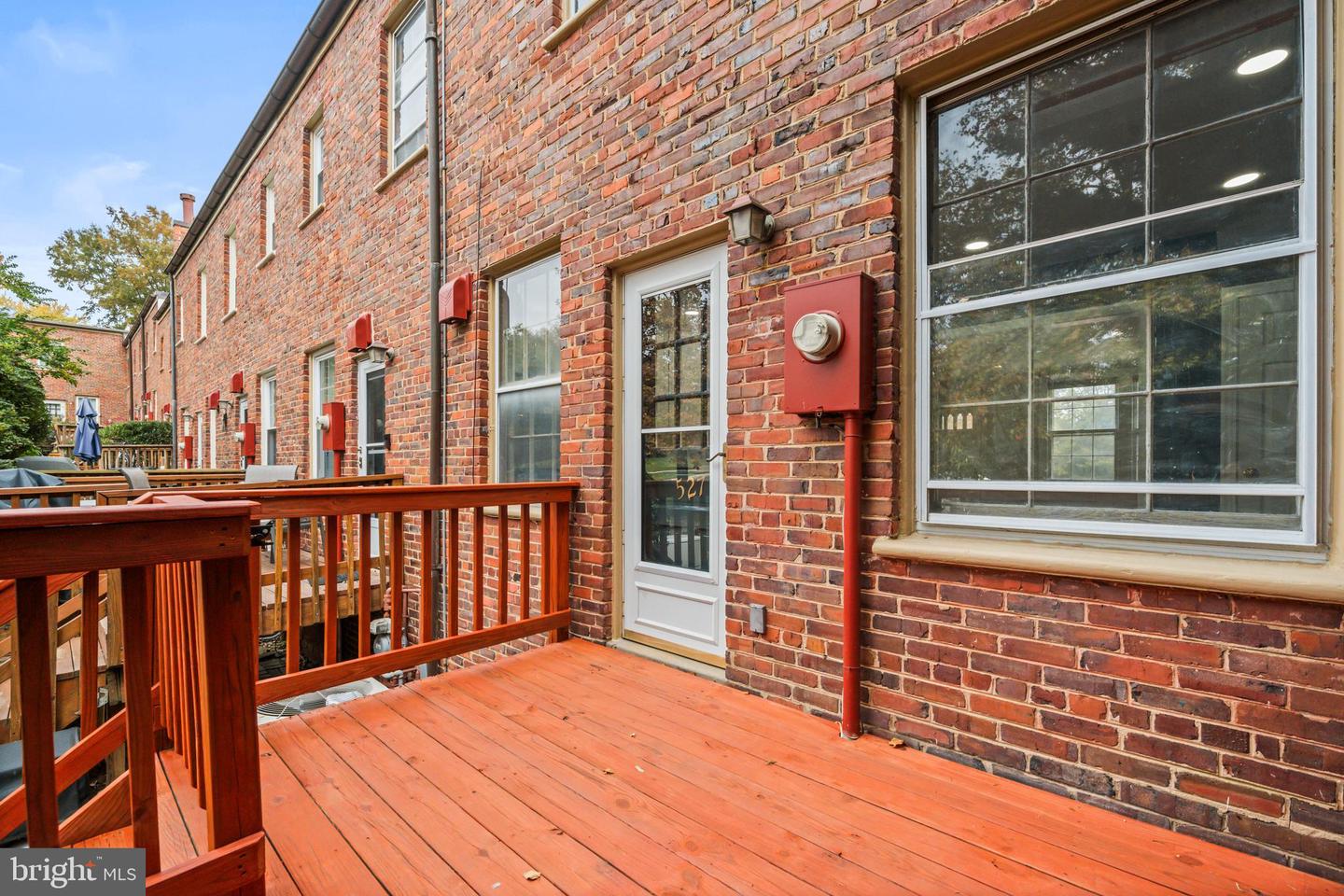 1400 S EDGEWOOD ST S #527, ARLINGTON, Virginia 22204, 2 Bedrooms Bedrooms, ,1 BathroomBathrooms,Residential,For sale,1400 S EDGEWOOD ST S #527,VAAR2065540 MLS # VAAR2065540