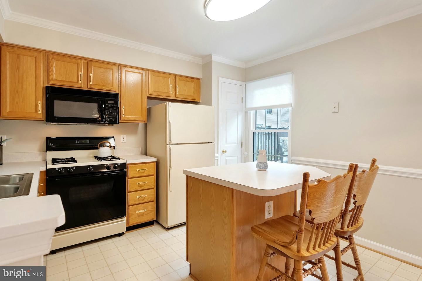 19889 FIELDGRASS SQ, ASHBURN, Virginia 20147, 3 Bedrooms Bedrooms, 9 Rooms Rooms,2 BathroomsBathrooms,Residential,For sale,19889 FIELDGRASS SQ,VALO2110106 MLS # VALO2110106