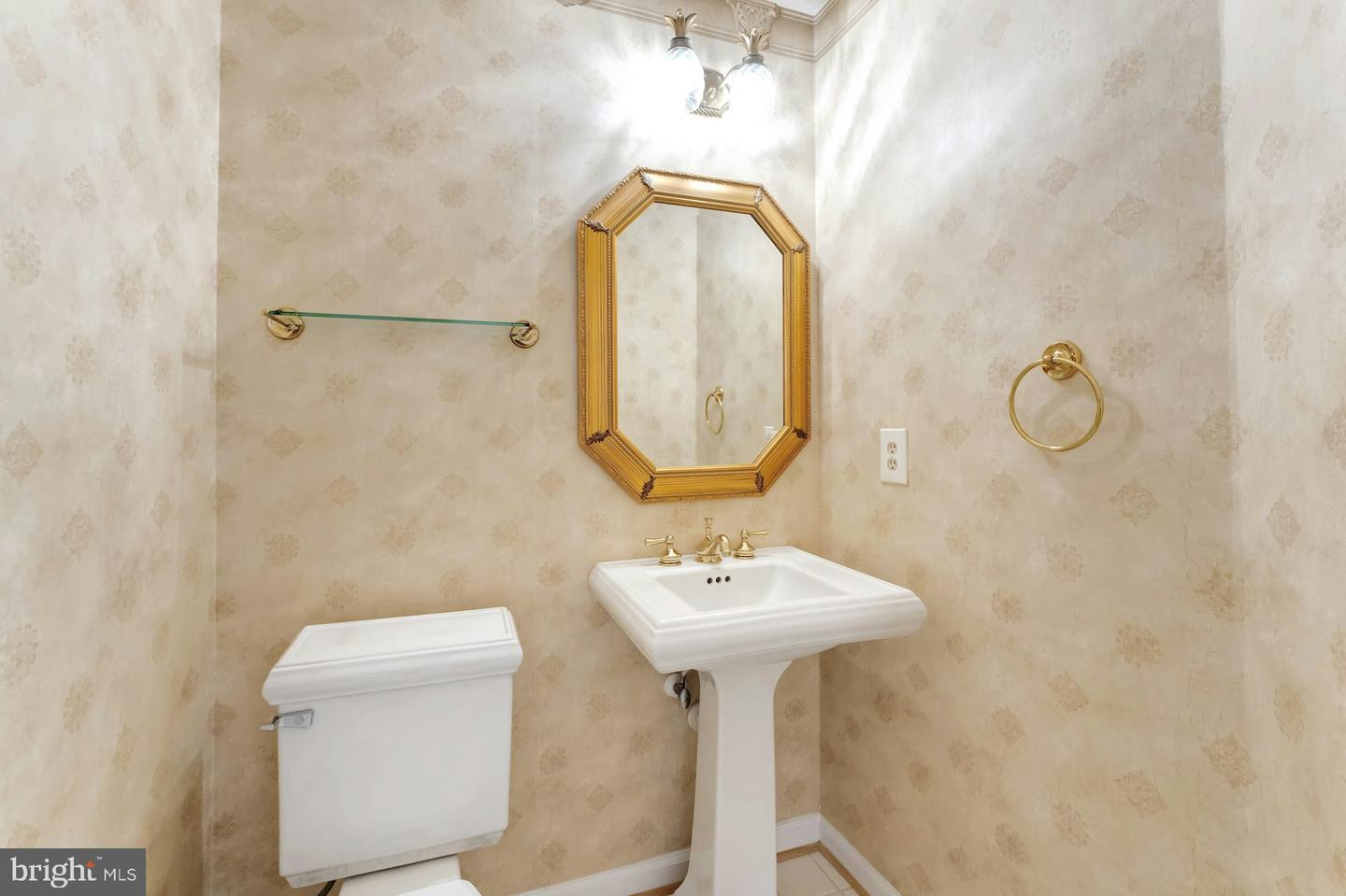 19889 FIELDGRASS SQ, ASHBURN, Virginia 20147, 3 Bedrooms Bedrooms, 9 Rooms Rooms,2 BathroomsBathrooms,Residential,For sale,19889 FIELDGRASS SQ,VALO2110106 MLS # VALO2110106