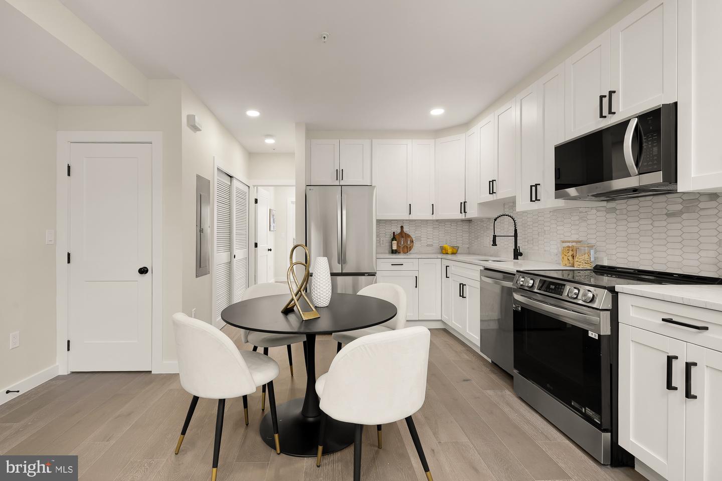 2606 41ST ST NW #5, WASHINGTON, District Of Columbia 20007, 2 Bedrooms Bedrooms, ,2 BathroomsBathrooms,Residential,For sale,2606 41ST ST NW #5,DCDC2229816 MLS # DCDC2229816