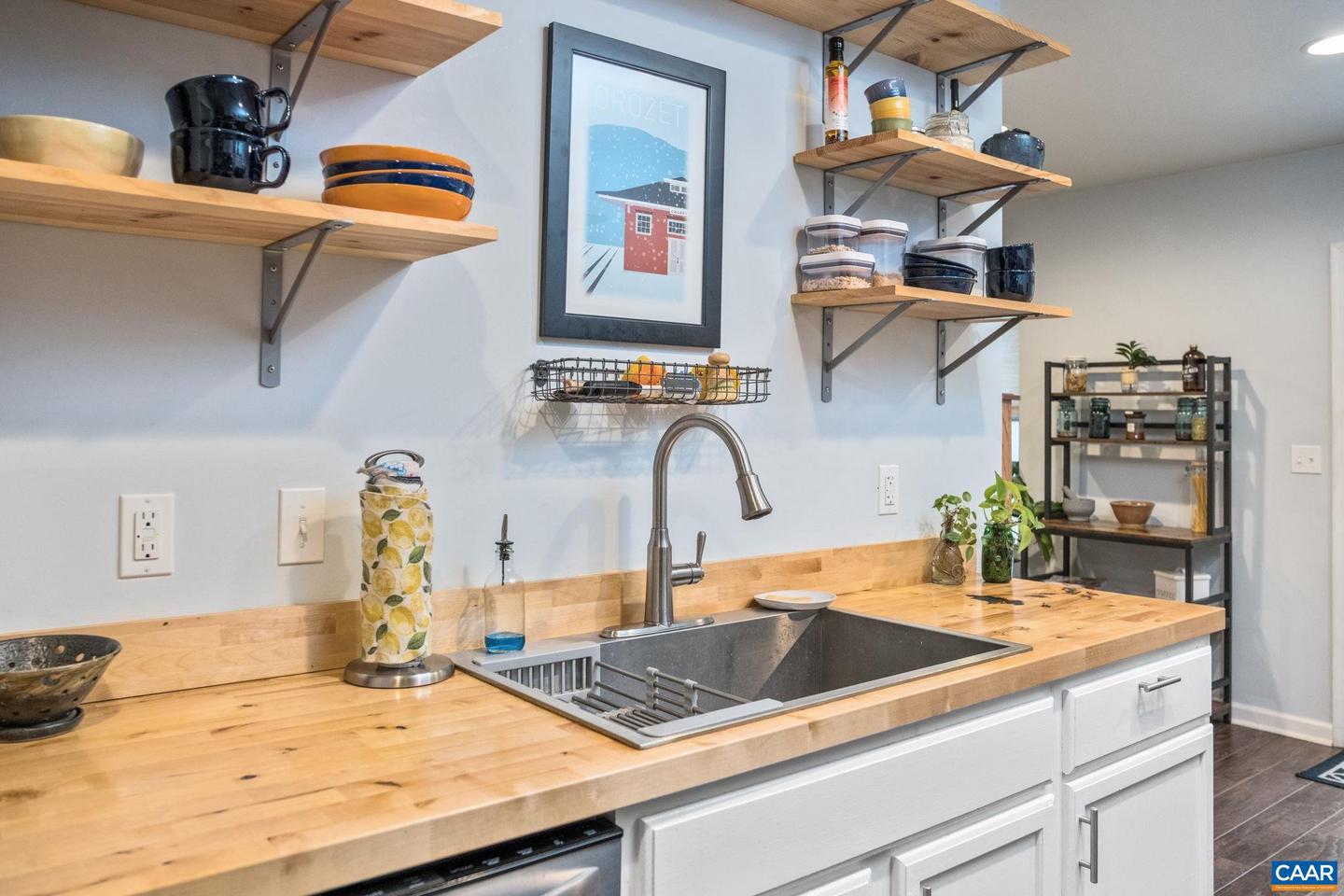 102 HARTFORD CT, CHARLOTTESVILLE, Virginia 22902, 3 Bedrooms Bedrooms, ,1 BathroomBathrooms,Residential,For sale,102 HARTFORD CT,670599 MLS # 670599 102 HARTFORD CT, CHARLOTTESVILLE, Virginia 22902, 3 Bedrooms Bedrooms, ,1 BathroomBathrooms,Residential,For sale,102 HARTFORD CT,670599 MLS # 670599