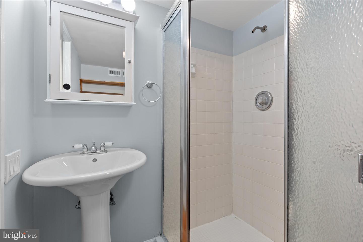 2990 S COLUMBUS ST, ARLINGTON, Virginia 22206, 2 Bedrooms Bedrooms, ,2 BathroomsBathrooms,Residential,For sale,2990 S COLUMBUS ST,VAAX2051356 MLS # VAAX2051356