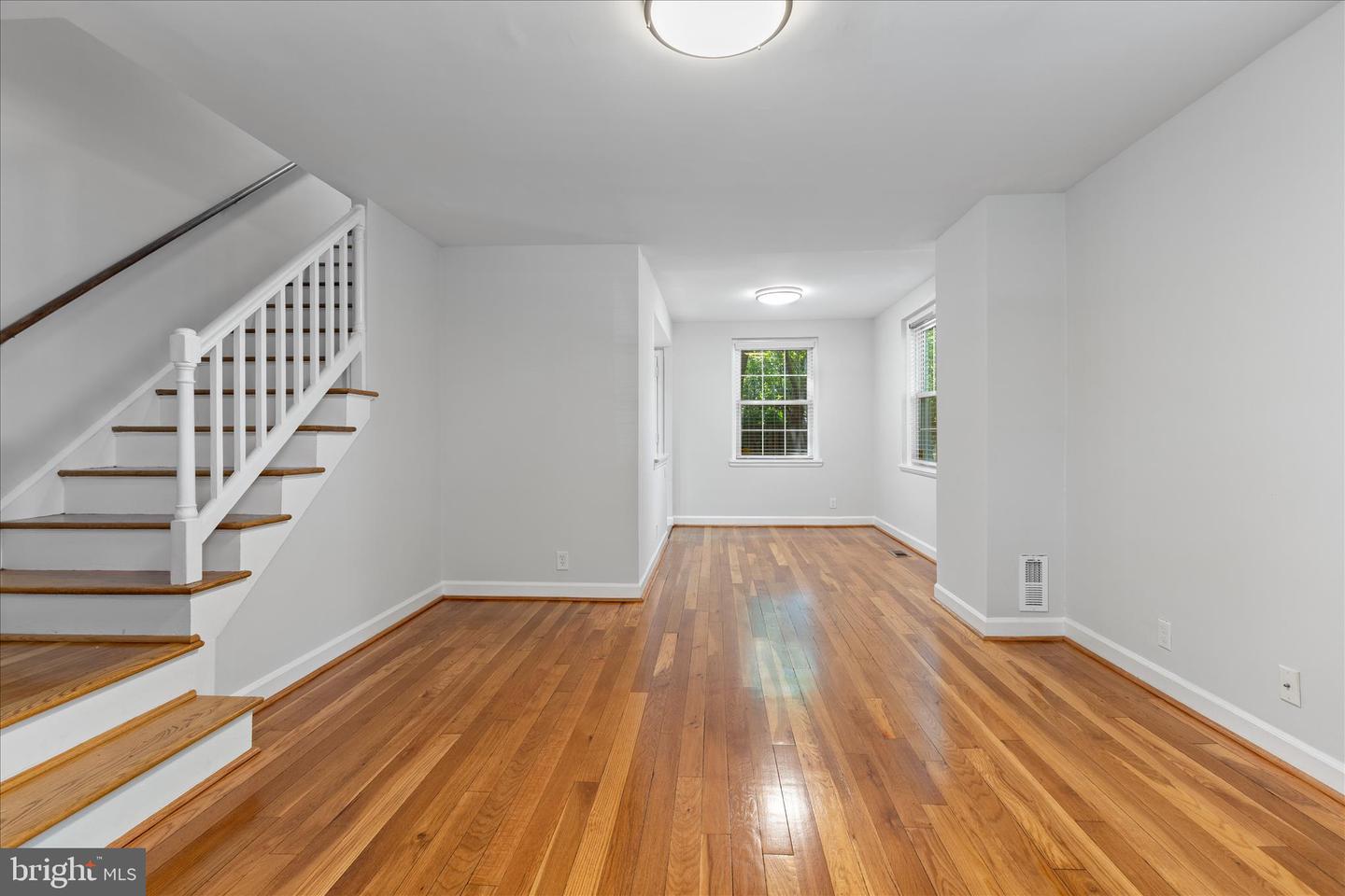 2990 S COLUMBUS ST, ARLINGTON, Virginia 22206, 2 Bedrooms Bedrooms, ,2 BathroomsBathrooms,Residential,For sale,2990 S COLUMBUS ST,VAAX2051356 MLS # VAAX2051356
