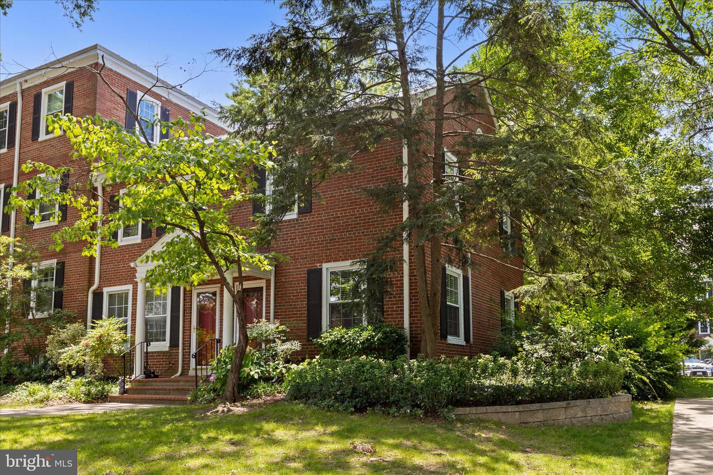 2990 S COLUMBUS ST, ARLINGTON, Virginia 22206, 2 Bedrooms Bedrooms, ,2 BathroomsBathrooms,Residential,For sale,2990 S COLUMBUS ST,VAAX2051356 MLS # VAAX2051356