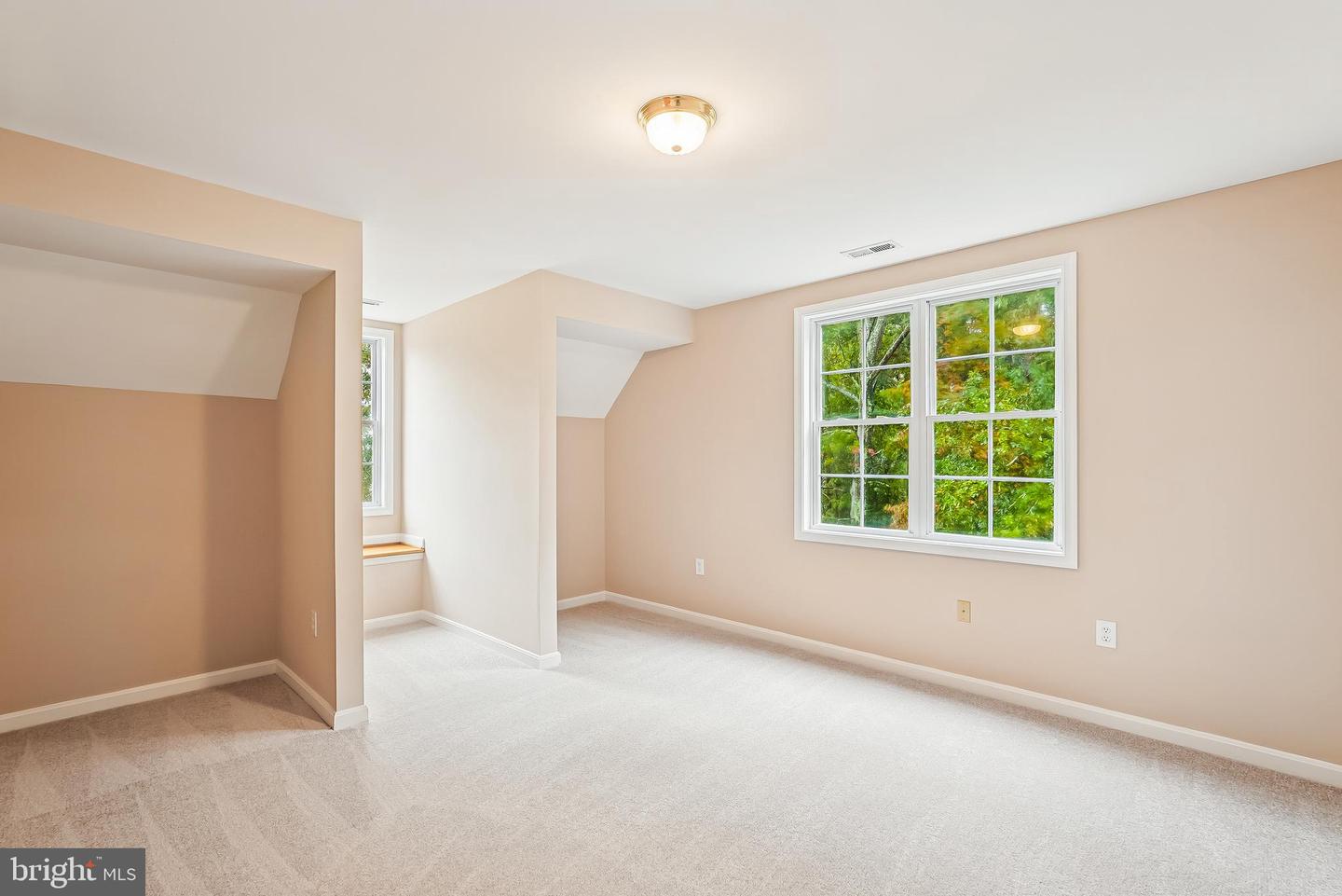 18 HALL RD, FRONT ROYAL, Virginia 22630, 2 Bedrooms Bedrooms, ,3 BathroomsBathrooms,Residential,For sale,18 HALL RD,VAWR2012686 MLS # VAWR2012686